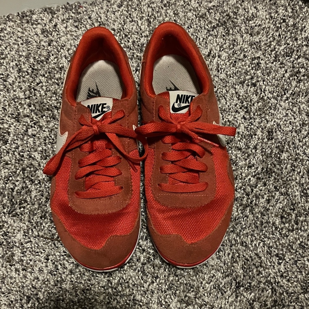 Nike Internationalist in Vibrant Red